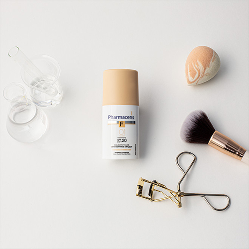 کرم پودر مایع پوشاننده قوی لهستانی فارماسیریس Pharmaceris SPF 20 تناژ Ivory01 کاور بالا 30 میل